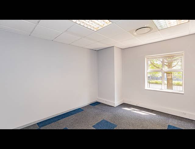 574M² OFFICE TO LET IN FERNDALE